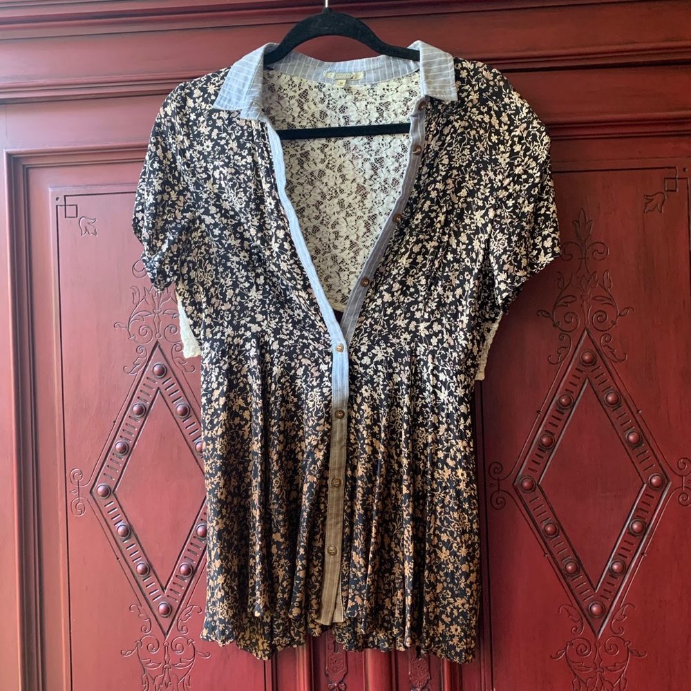 Gimmicks by BKE- like new button down top!